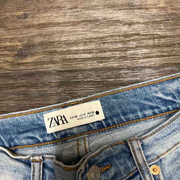 Zara size 6 (38) womens distressed jeans - Picture 2 of 3